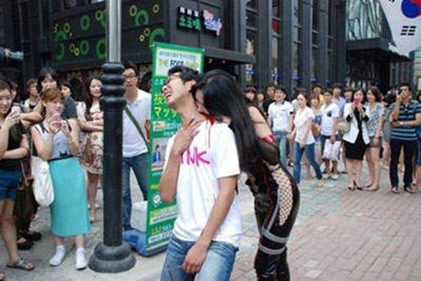 Hàn Quốc: "Nữ ma cà rồng hút máu" xuất hiện ở Gangnam 4