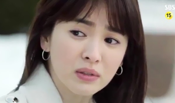 Song Hye Kyo vô tình cởi đồ trước mặt "người yêu" 5