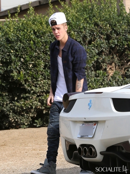 Justin Bieber cưỡi ngựa cũng “sợ” paparazzi 8