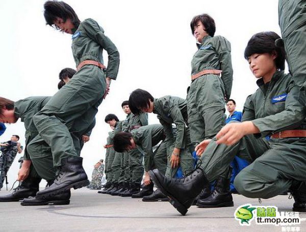 An Insight in the Life of Chinese Female Pilots (19 pics)