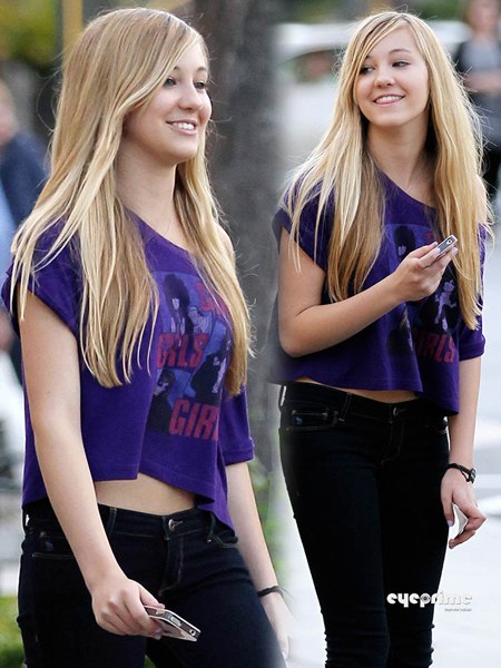 Ava, 15 tuổi, là con gái của rocker ban nhạc Bon Jovi - Richie Sambora - và nữ diễn viên Heather Locklear