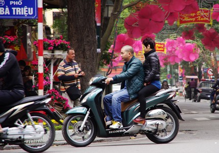 Hà Nội: Càng trẻ, càng giàu, càng coi thường luật 2