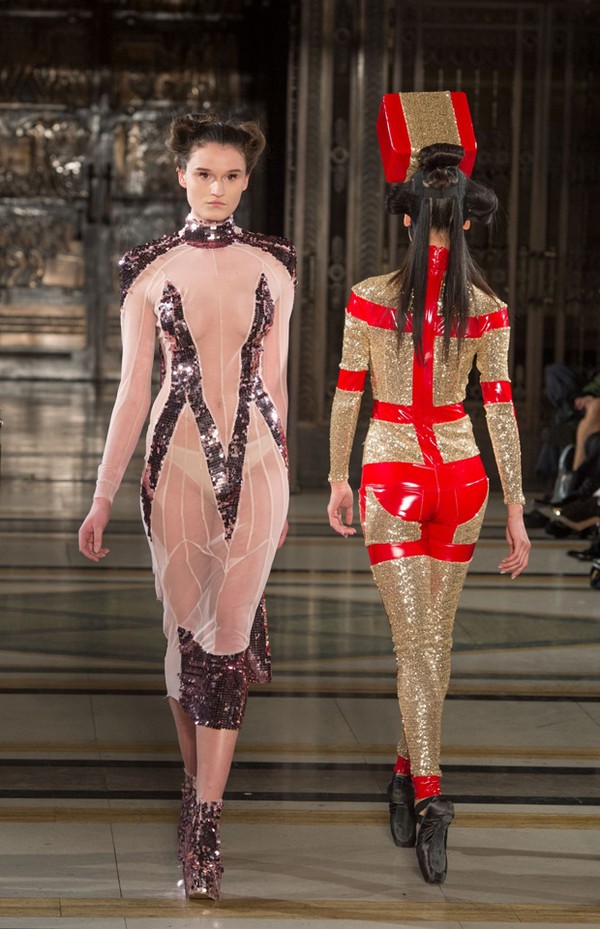 London Fashion Week: Càng hở, càng quái, càng nổi bật 9