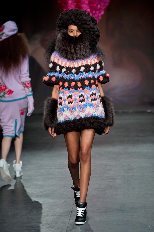 London Fashion Week: Càng hở, càng quái, càng nổi bật 35