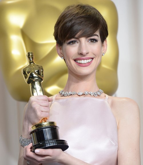 Anne-Hathaway-at-the-Tiffany-jpg-1361869