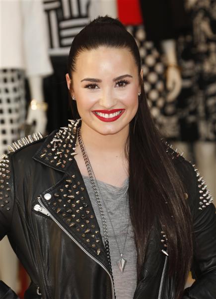 Vượt qua giai đoạn khủng hoảng tâm lý, Demi Lovato trở lại đầy năng lượng hơn.