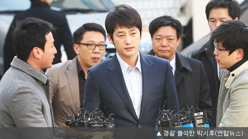 Park Shi Hoo trầm tư có mặt tại sở cảnh sát 5