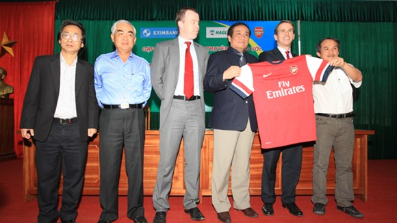 Arsenal sẽ mang  các ngôi sao sáng nhất tới Việt Nam