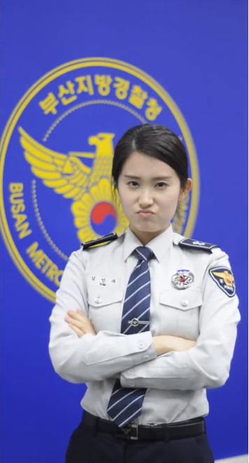 Sốt với clip siêu cute của nữ cảnh sát Hàn Quốc 2