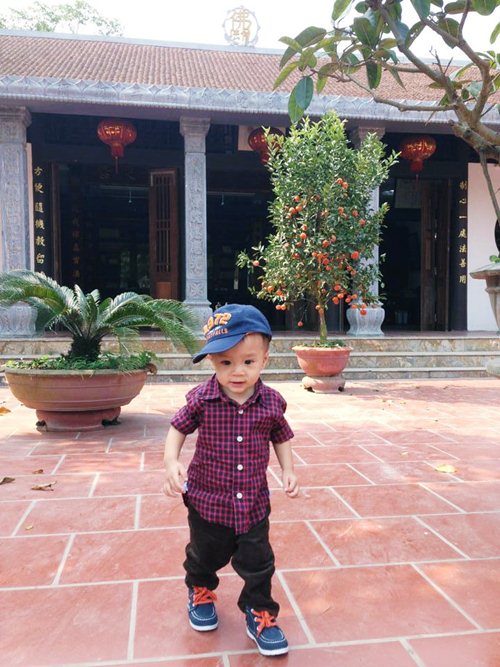 Jacky Minh Trí ngoan ngoãn tại chùa ở Hà Nội - 9