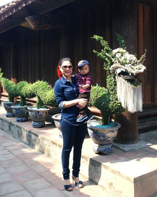 Jacky Minh Trí ngoan ngoãn tại chùa ở Hà Nội - 10