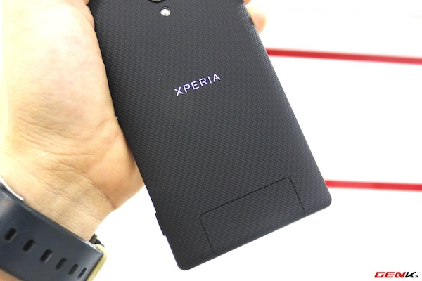 Cận cảnh Sony Xperia ZL, so sánh với Xperia Z 9
