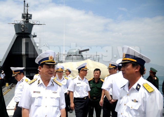 Tư lệnh Hải quân kiểm tra công tác SSCĐ tàu 