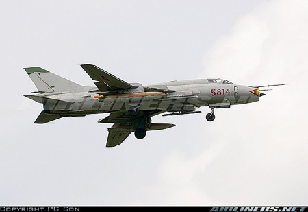 Tiêm kích bom Su-22.