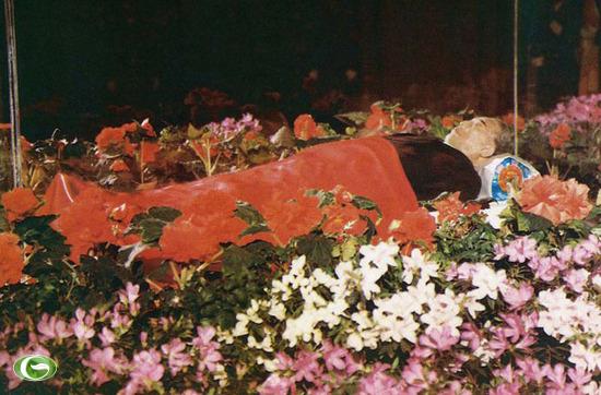  Thi hài của Chủ tịch Kim Nhật Thành (Kim Il Sung) được quàn trong lăng  ở Bình Nhưỡng. Kim Nhật Thành qua đời ở tuổi 82 vào ngày 8/7/1994.
