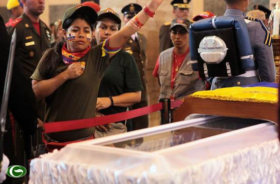 Tổng thống Hugo Chavez của Venezuela vừa qua đời hôm 5/3 sẽ được ướp xác vĩnh viễn và đặt trong quan tài kính để người dân có thể đến thăm viếng thường xuyên.