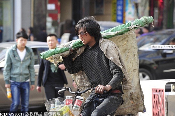 Trung Quốc: "lãng tử nhặt rác" gây sốt cộng đồng mạng 2