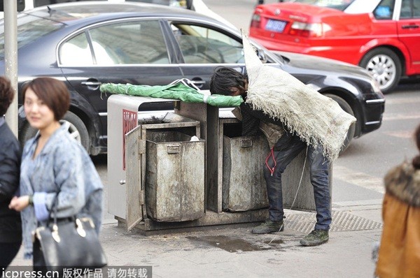 Trung Quốc: "lãng tử nhặt rác" gây sốt cộng đồng mạng 3