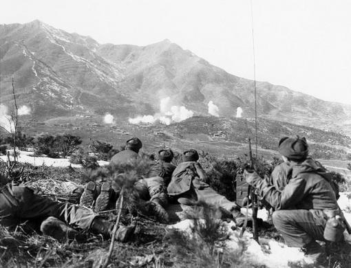 Binh lính trung đoàn 35 của quân đội Mỹ có mặt trong chiến tranh Triều Tiên hồi tháng 2 năm 1951