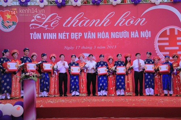 Cận cảnh đám cưới tập thể diễn ra tại trường học ở Hà Nội 2