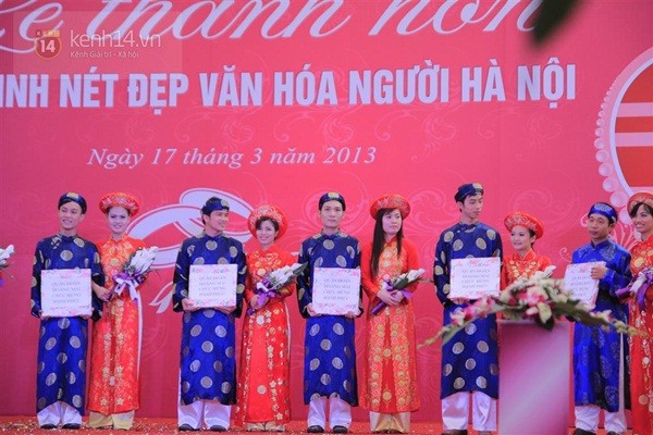 Cận cảnh đám cưới tập thể diễn ra tại trường học ở Hà Nội 3