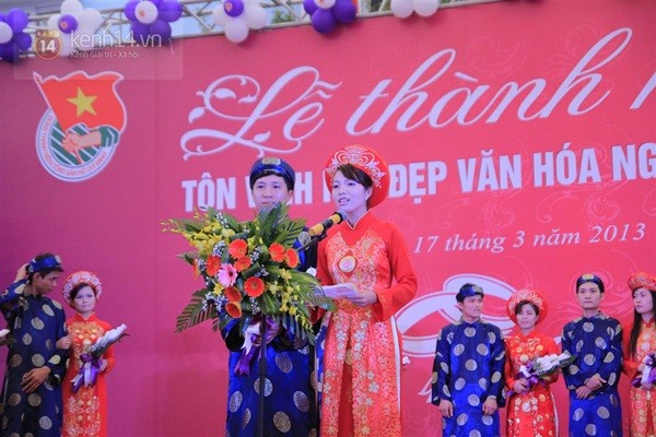 Cận cảnh đám cưới tập thể diễn ra tại trường học ở Hà Nội 7