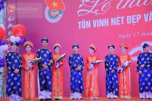Cận cảnh đám cưới tập thể diễn ra tại trường học ở Hà Nội 8