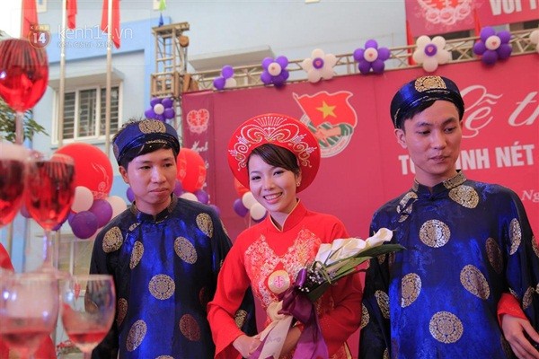 Cận cảnh đám cưới tập thể diễn ra tại trường học ở Hà Nội 16