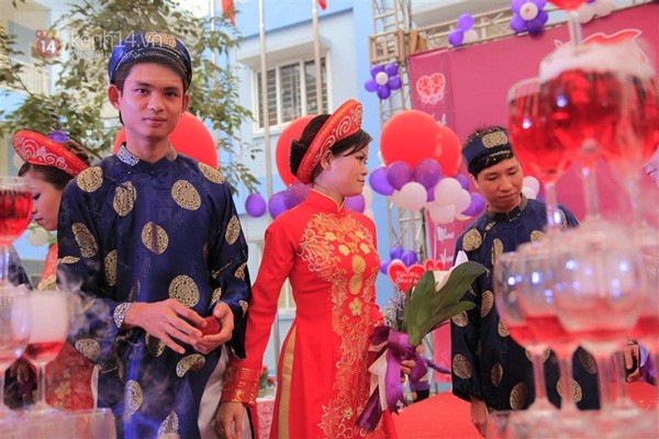 Cận cảnh đám cưới tập thể diễn ra tại trường học ở Hà Nội 17
