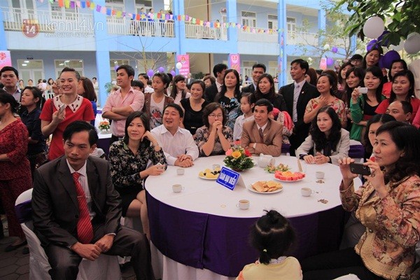 Cận cảnh đám cưới tập thể diễn ra tại trường học ở Hà Nội 18