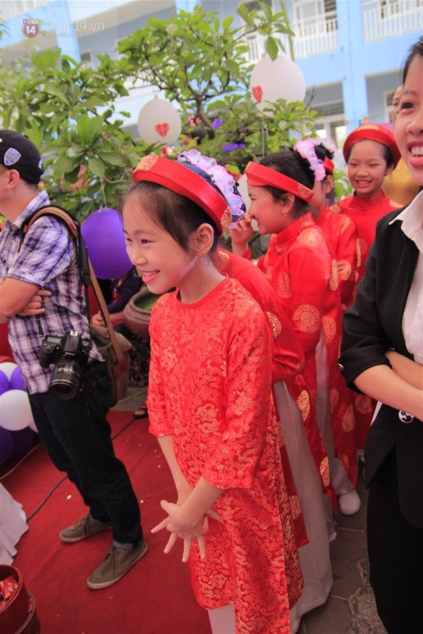 Cận cảnh đám cưới tập thể diễn ra tại trường học ở Hà Nội 20