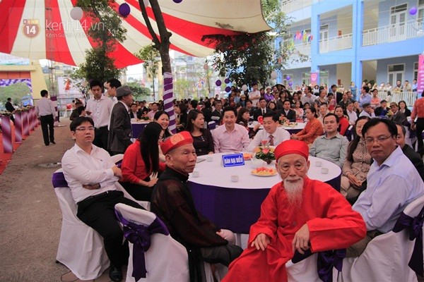 Cận cảnh đám cưới tập thể diễn ra tại trường học ở Hà Nội 22