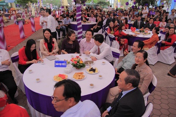 Cận cảnh đám cưới tập thể diễn ra tại trường học ở Hà Nội 23