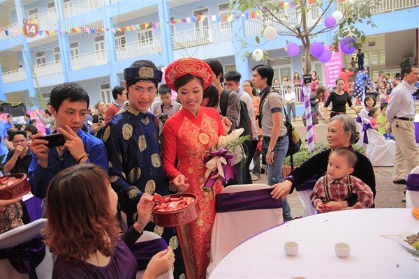 Cận cảnh đám cưới tập thể diễn ra tại trường học ở Hà Nội 26