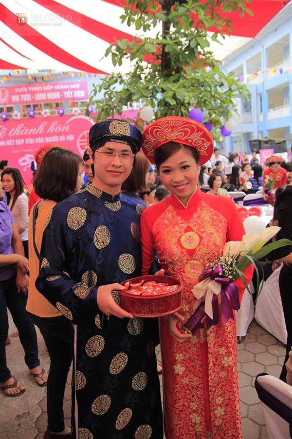 Cận cảnh đám cưới tập thể diễn ra tại trường học ở Hà Nội 28