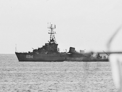 Tàu chiến Trung Quốc mang số hiệu 854 de dọa, ngăn cản tàu Mỹ Á cứu hộ
            tại khu vực Gạc Ma, Cô Lin