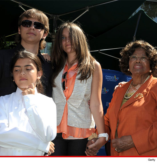 Gia đình Michael Jackson kiện hãng giải trí đòi 800 nghìn tỷ đồng 1