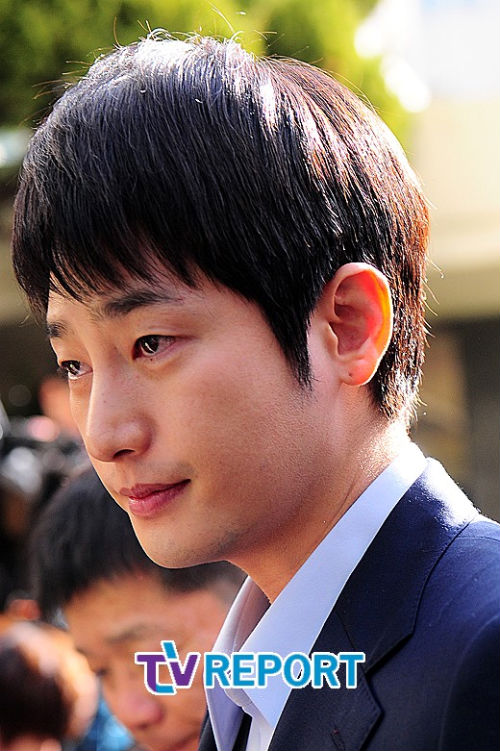 Park Shi Hoo gầy sọp vì scandal cưỡng dâm 2