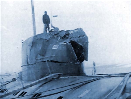 Tháp chỉ huy K-276 hư hại sau va chạm với SSN-689 gần đảo Kildin biển Barentsev.