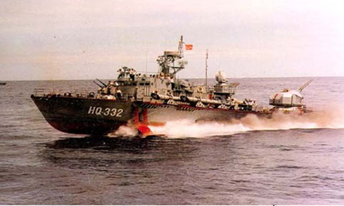
	Tàu phóng tên lửa Kh-35 (trên) và tàu phóng lôi cánh ngầm (dưới) nhỏ nhưng nhanh trong lực lượng Hải quân Việt Nam.