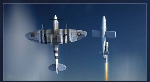 Chiếc Spitfire của Đức ném loại bom V-1. Bom V-1 là một loại vũ khí mở đường cho việc thiết kế bom hiện đại.