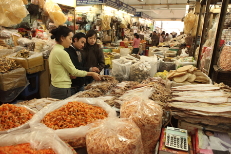 Chỉ số giá tiêu dùng giảm: “Mở đường” cho giá điện, xăng tăng?