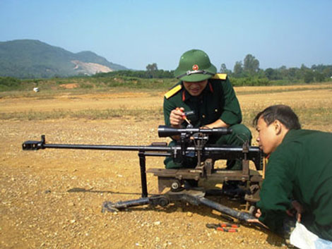 
	Thử nghiệm kính ngắm N12 trên súng trường bắn tỉa cỡ 12,7mm do Việt Nam sản xuất.