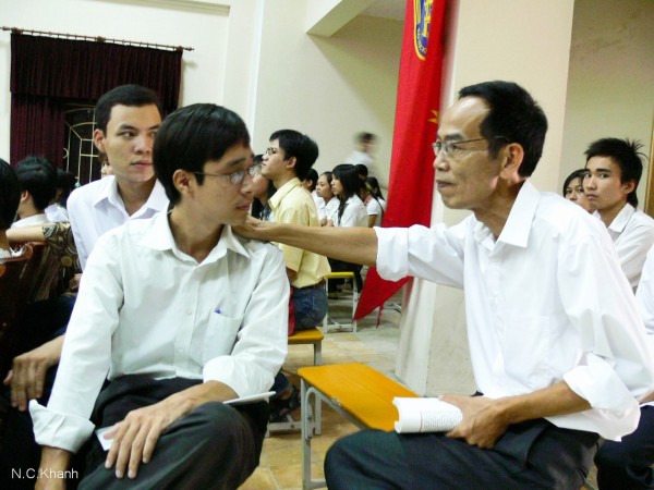 Thầy Nguyễn Hải Kế tại Lễ khai giảng năm học 2007-2008. 