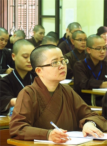 Điều kiện để được vào học tại học viện là các tăng ni sinh phải đảm bảo độ tuổi từ 20 đến 35, tốt nghiệp THPT, trung cấp Phật học và đã thọ giới tì kheo, được tỉnh thành hội Phật giáo giới thiệu