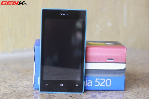 Đập hộp Nokia Lumia 520 chính hãng tại Việt Nam 1