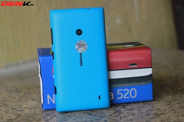 Đập hộp Nokia Lumia 520 chính hãng tại Việt Nam 5