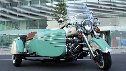  Là dòng xe cao cấp của hãng mô tô lâu đời nhất tại Mỹ Indian Motorcycle, Chief Vintage là sự lựa chọn hàng đầu của các tay chơi cruiser. Chiếc Indian Chief Vintage tại Việt Nam càng đặc biệt hơn khi là phiên bản kỷ niệm 110 năm thành lập của hãng và được độ khá lạ mắt