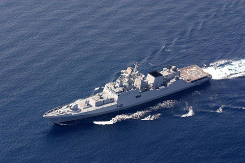 Khinh hạm tàng hình lớp Talwar (5 chiếc) có lượng giãn nước 4.035 tấn, trang bị tương tự lớp Shivalik. 