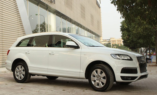 Cận cảnh Audi Q7 2013 đầu tiên tại Việt Nam